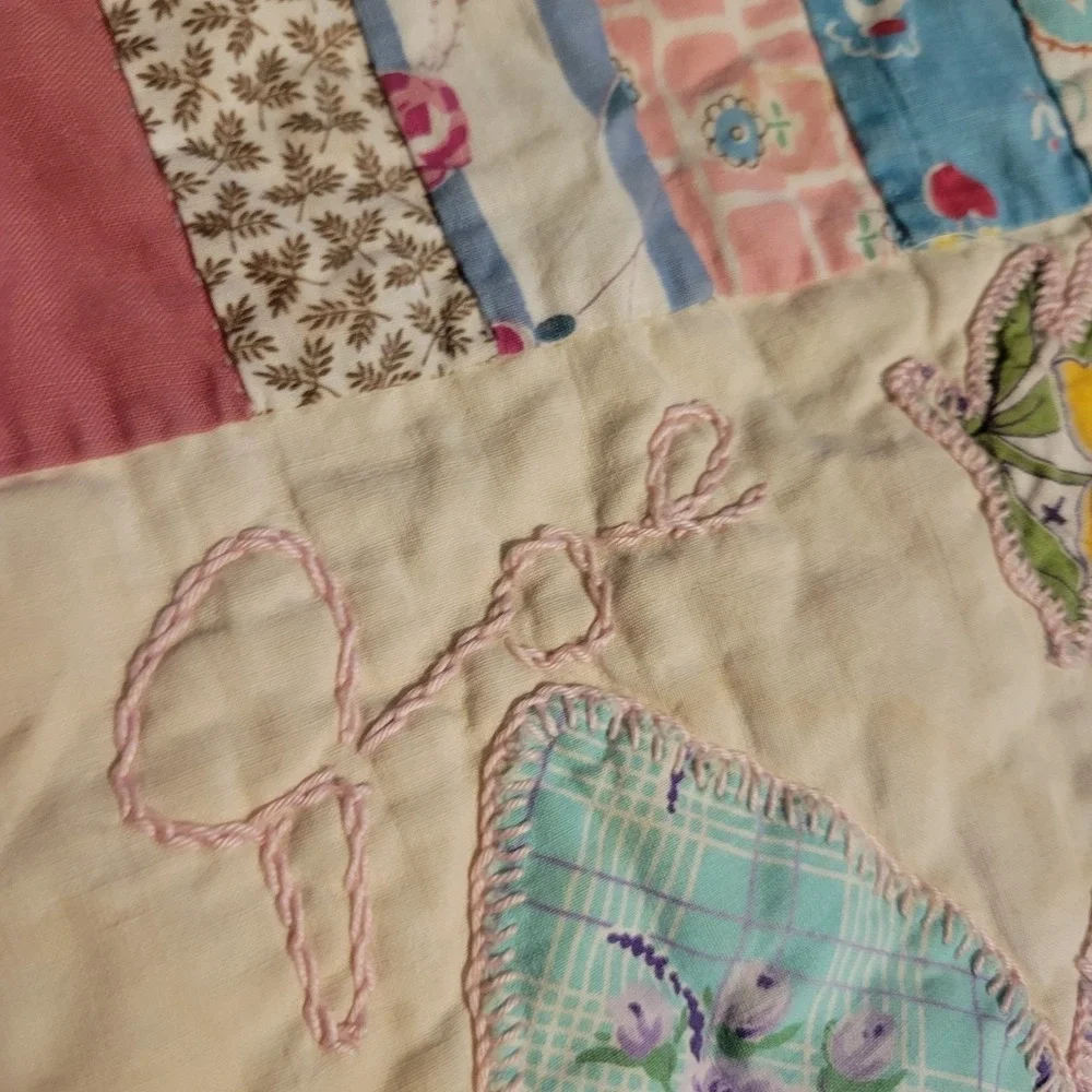 1930's vintage Block cotton cutter quilt hand quilted 35 x 33 Baby